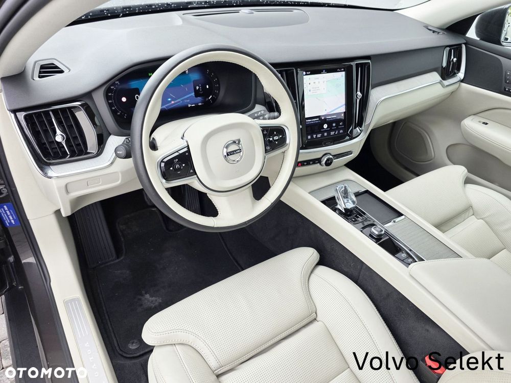 Volvo V60 Cross Country - 13