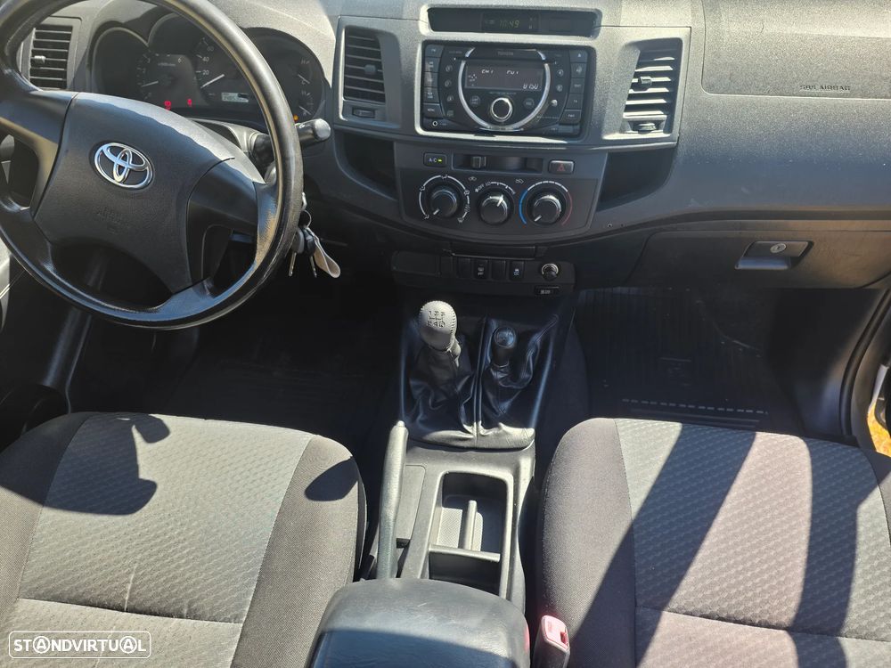 Toyota Hilux 2.5 D-4D 4WD CE CM AC - 2