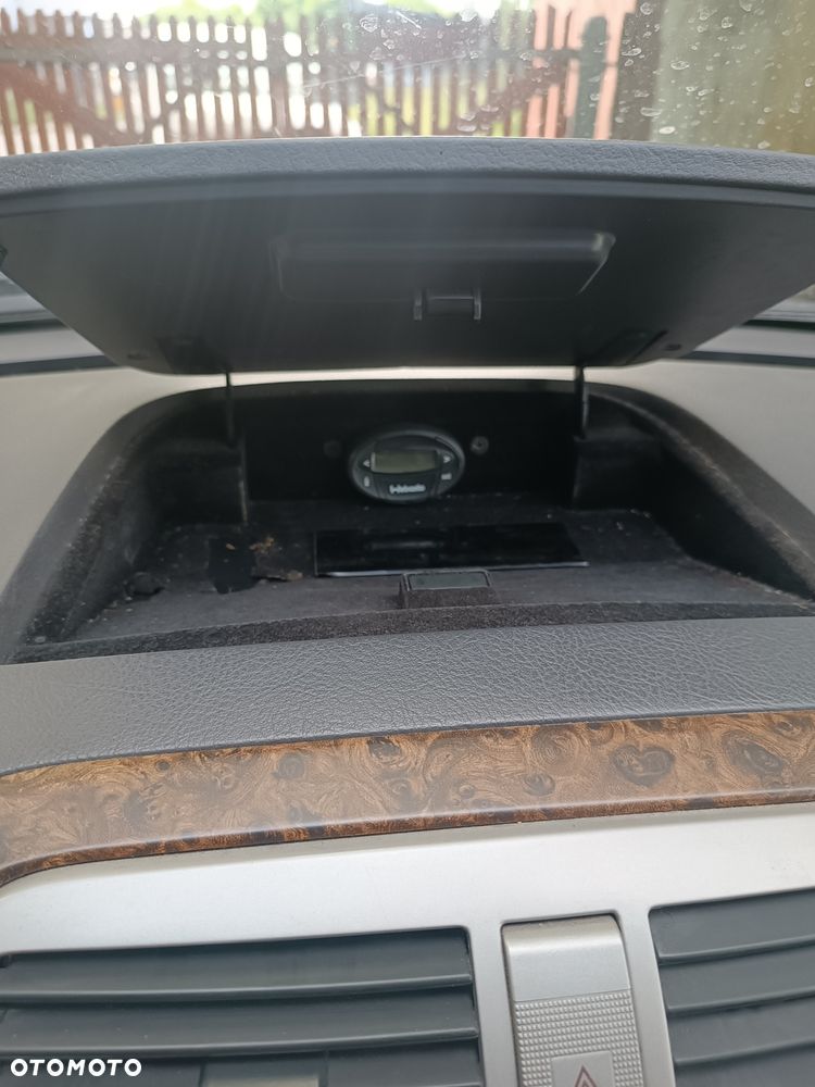 Kia Carnival - 4