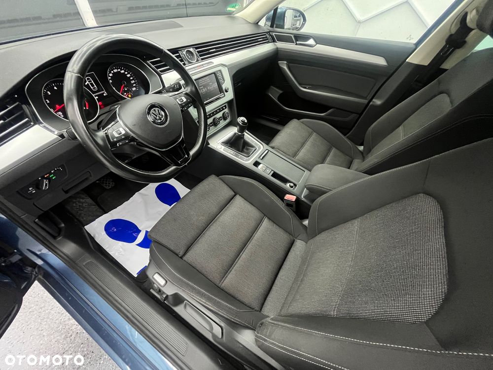Volkswagen Passat - 18
