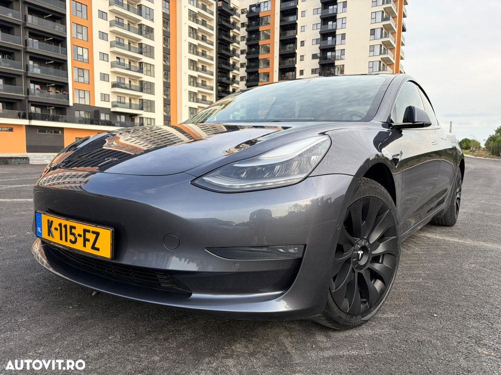 Tesla Model 3 - 1