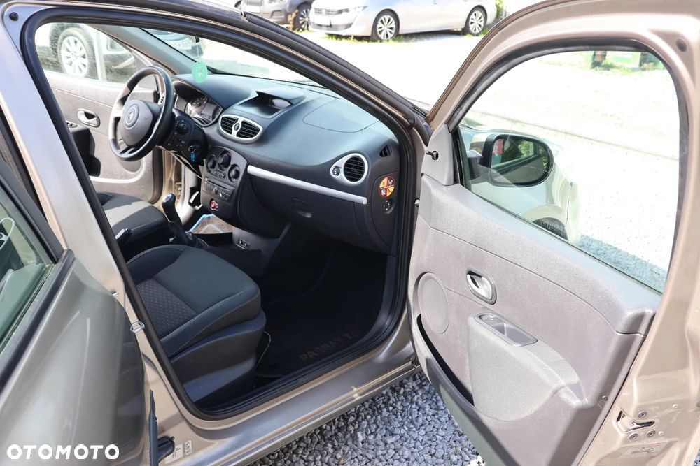 Renault Clio 1.2 16V Dwudziestka - 12