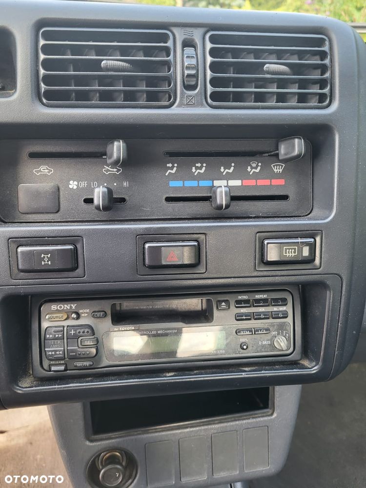 Toyota RAV4 2.0 - 12