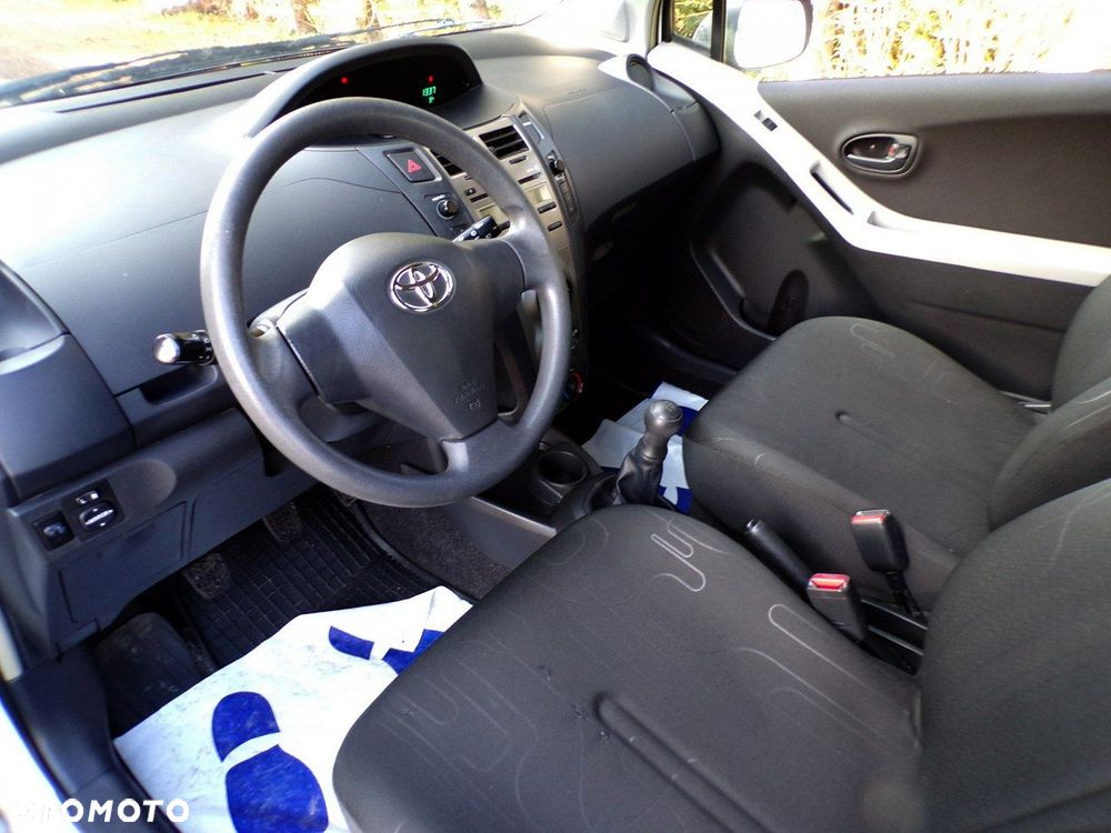 Toyota Yaris - 17