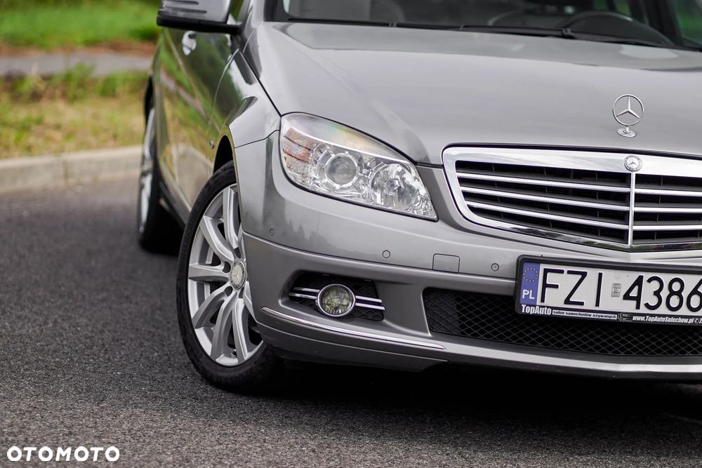 Mercedes-Benz Klasa C 200 CGI BlueEff Elegance - 17