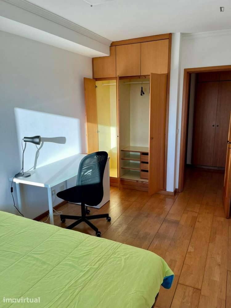 Quarto - localizado em Aveiro - Grande imagem: 2/14