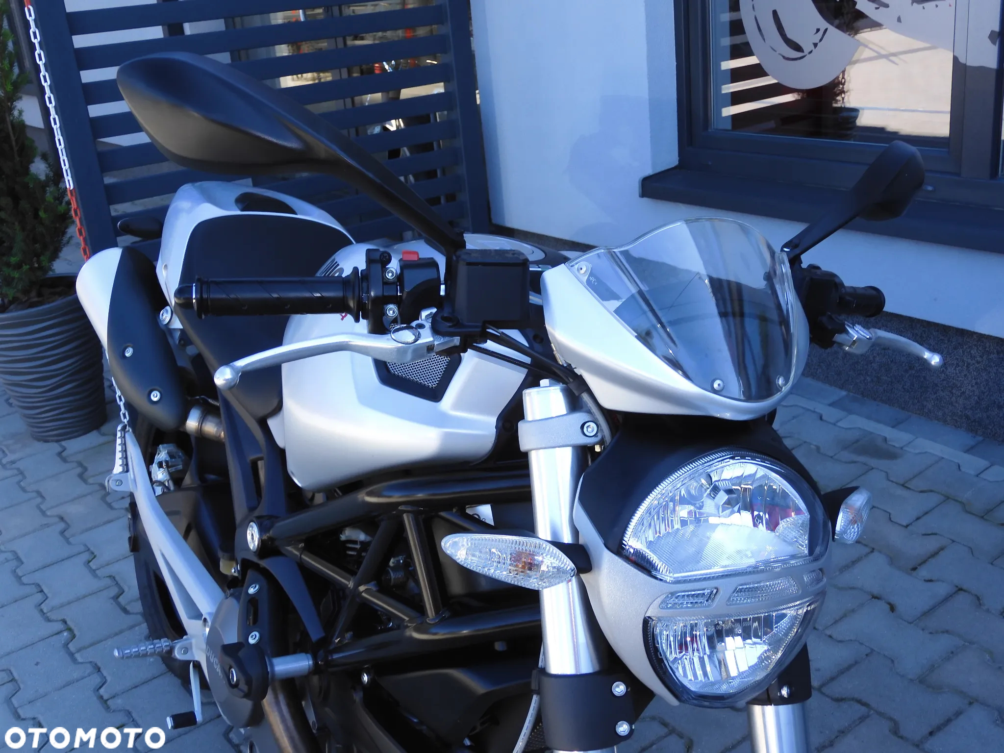 Ducati 696 - 4