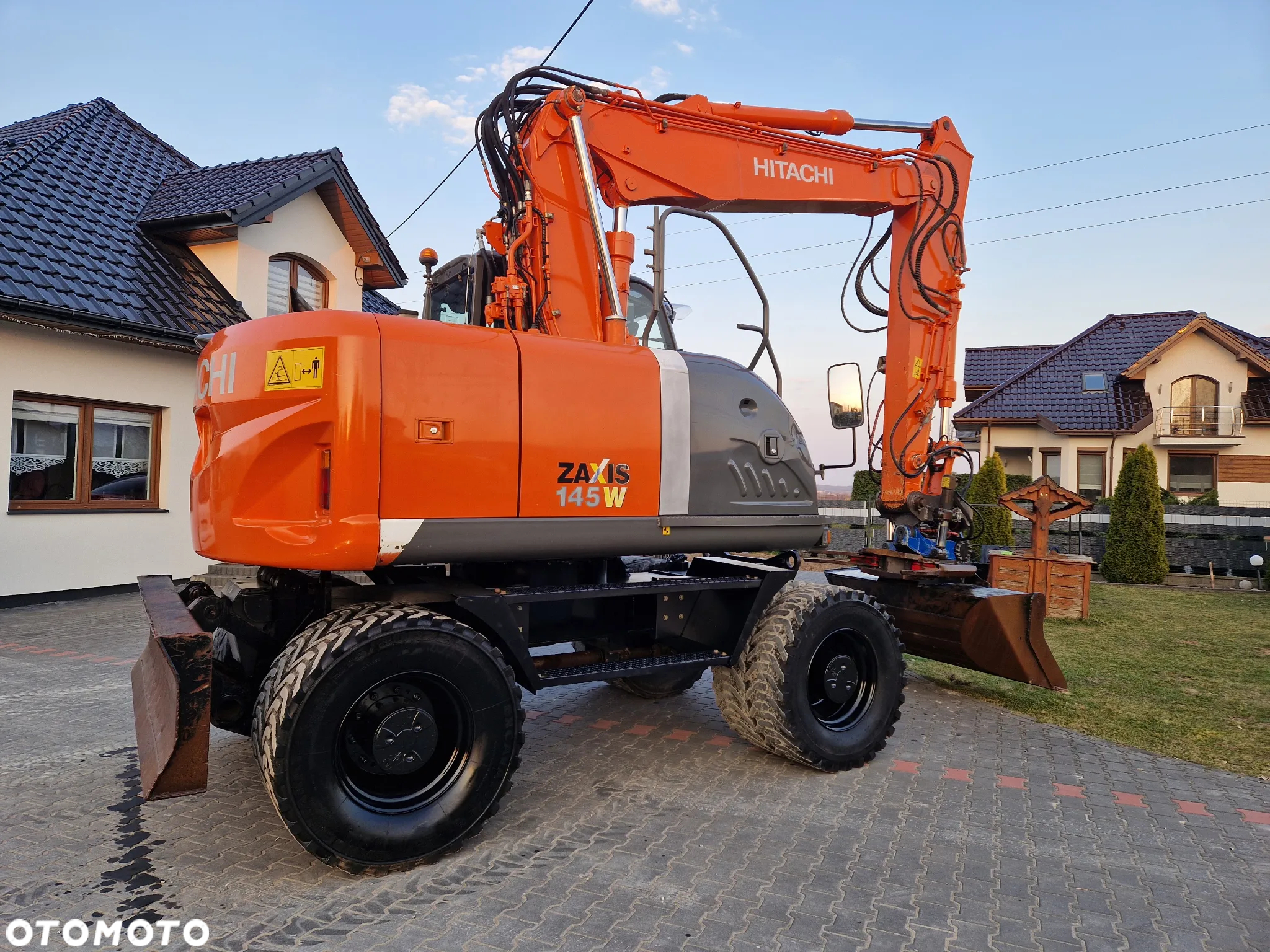 Hitachi ZX145 - 13