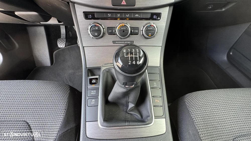 VW Passat 1.6 TDI BlueMotion - 24