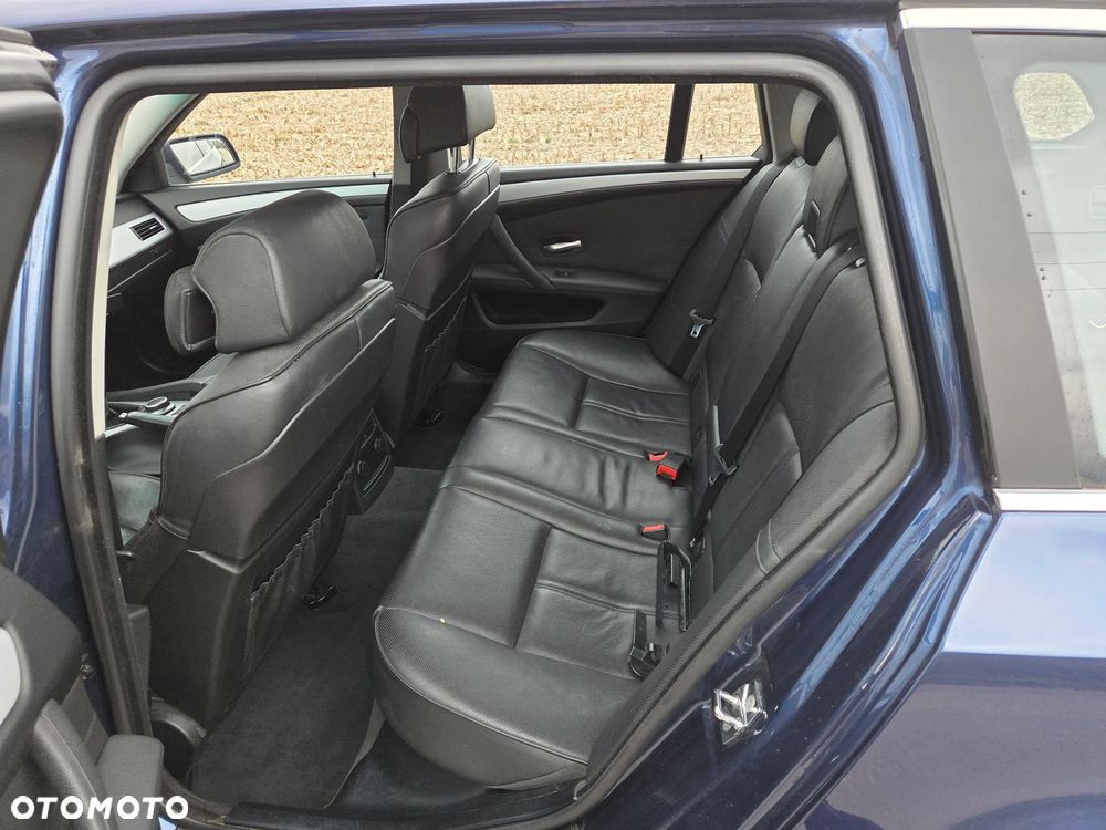 BMW Seria 5 525d - 12