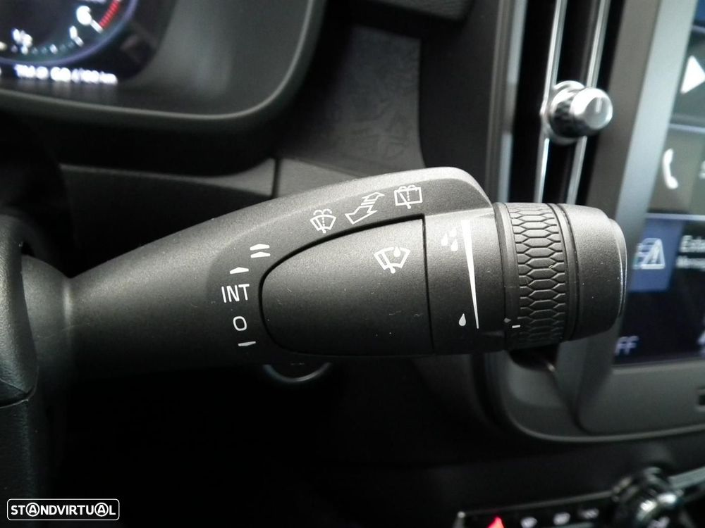 Volvo XC 40 2.0 D3 Momentum - 24