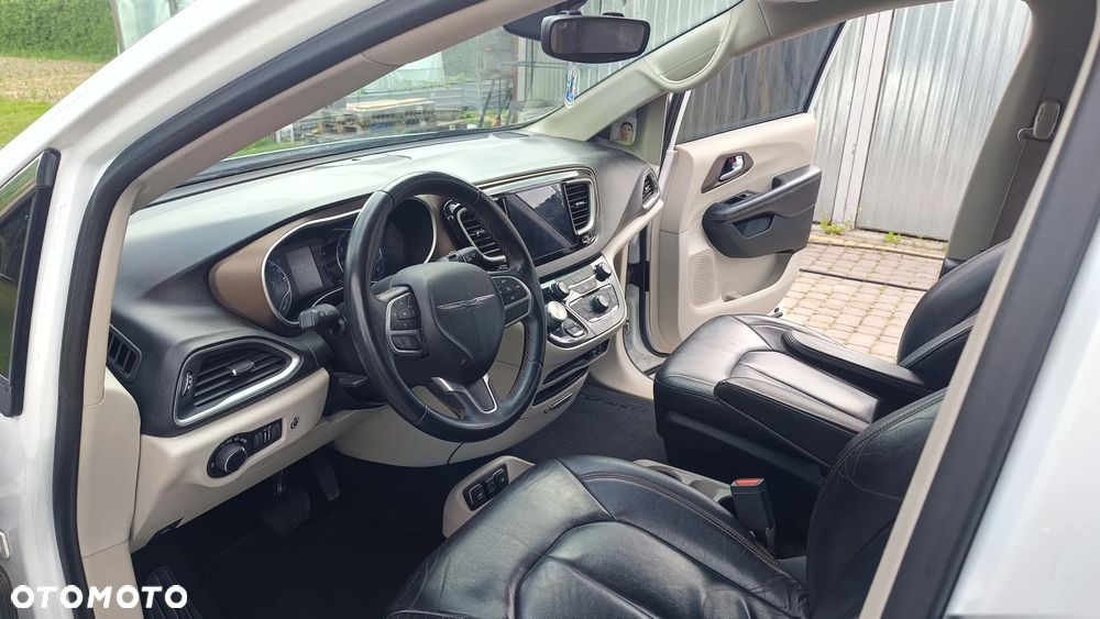 Chrysler Pacifica - 10