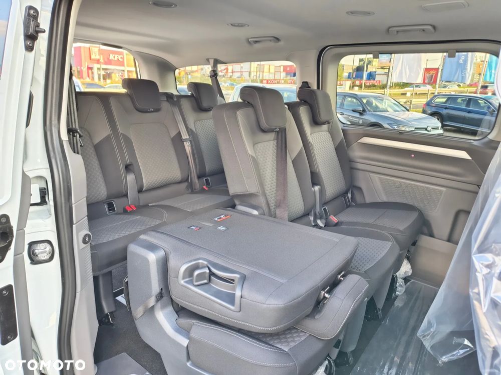 Volkswagen Caravelle - 9