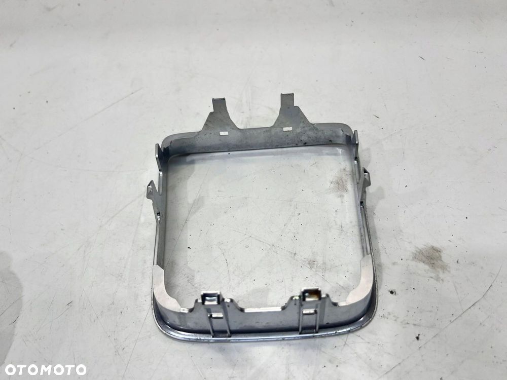 RAMKA ZMIANY BIEGÓW CHROM VW TIGUAN 5M0711456C - 5