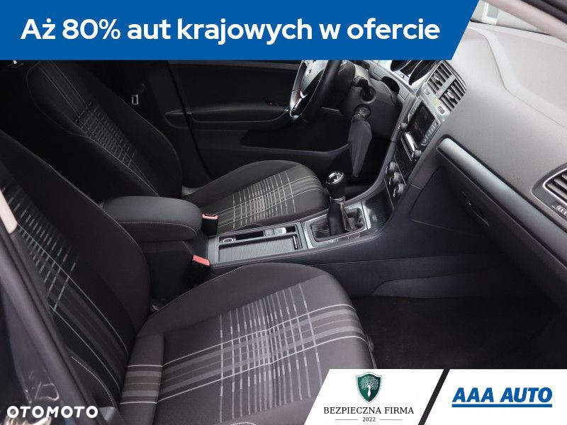 Volkswagen Golf - 10