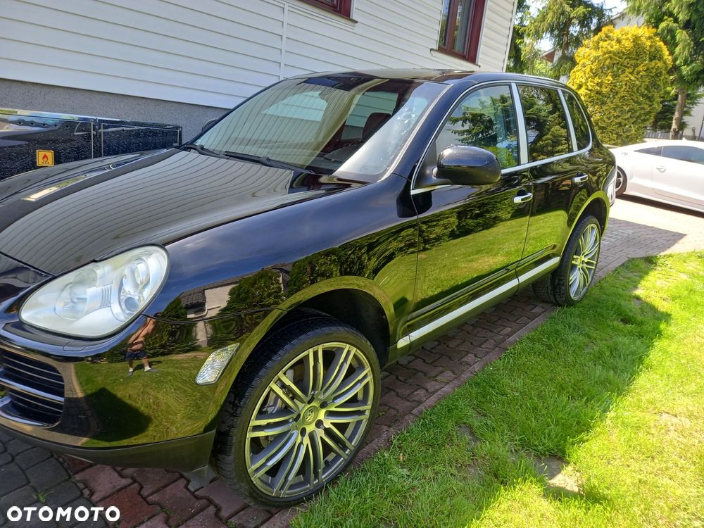 Porsche Cayenne - 1