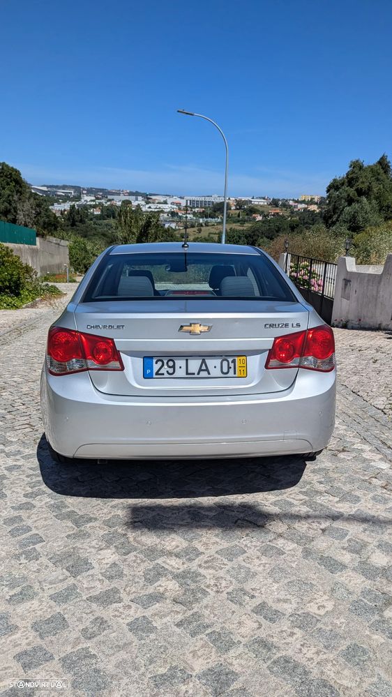 Chevrolet Cruze 1.6 LS - 6