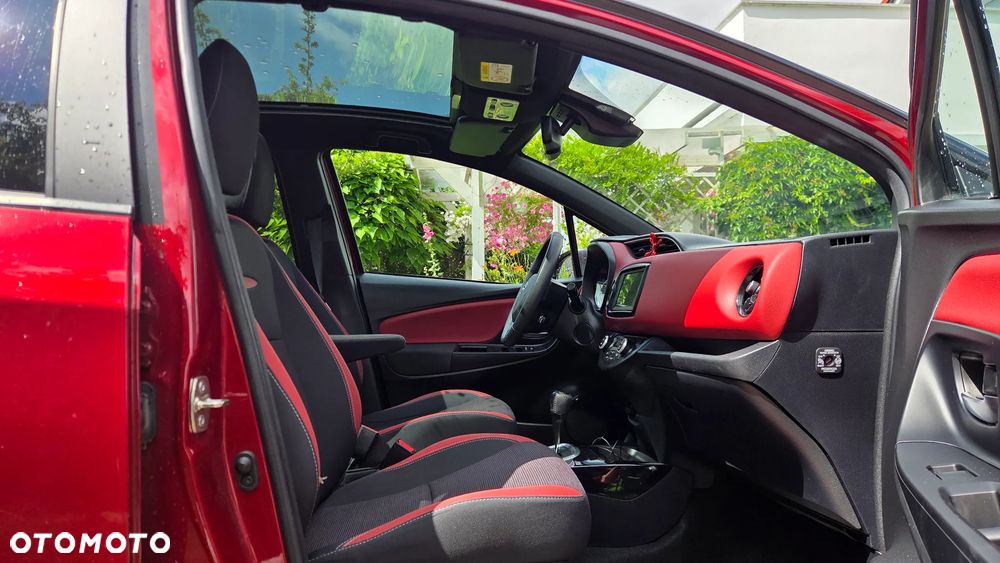 Toyota Yaris Hybrid 100 Selection - 5