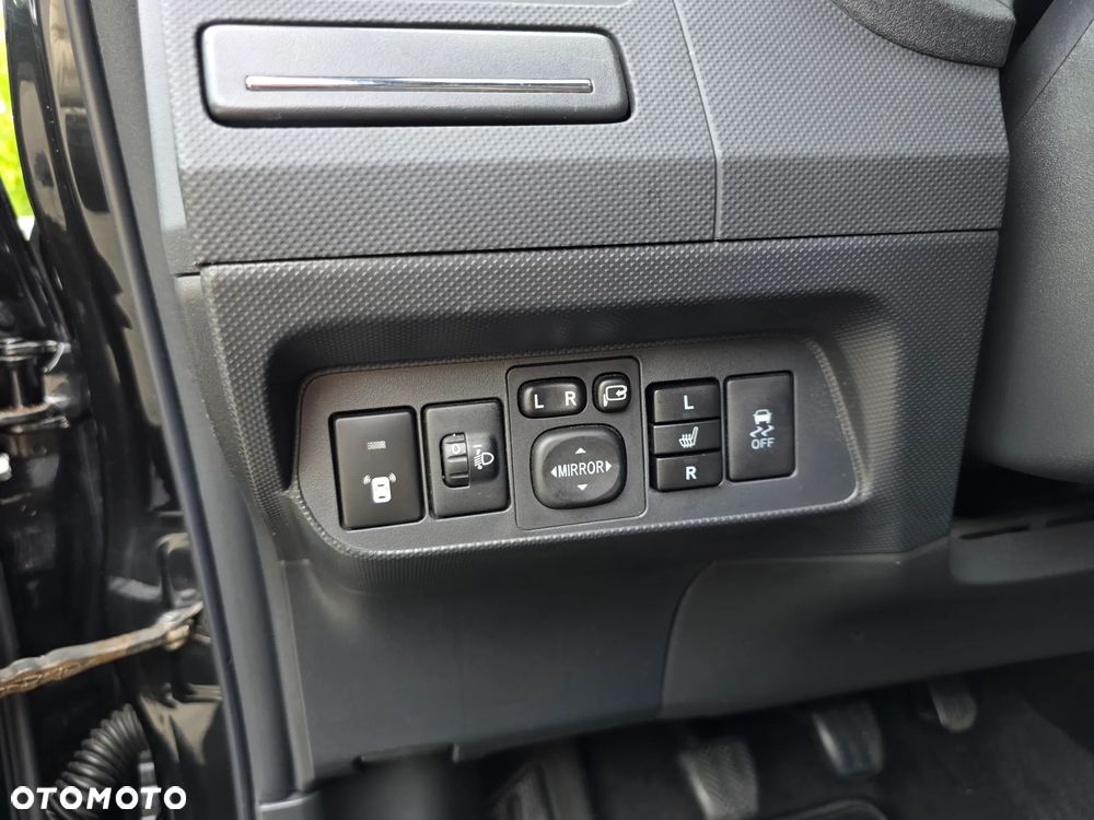 Toyota Auris 1.33 Dual-VVT-i Design Edition - 16
