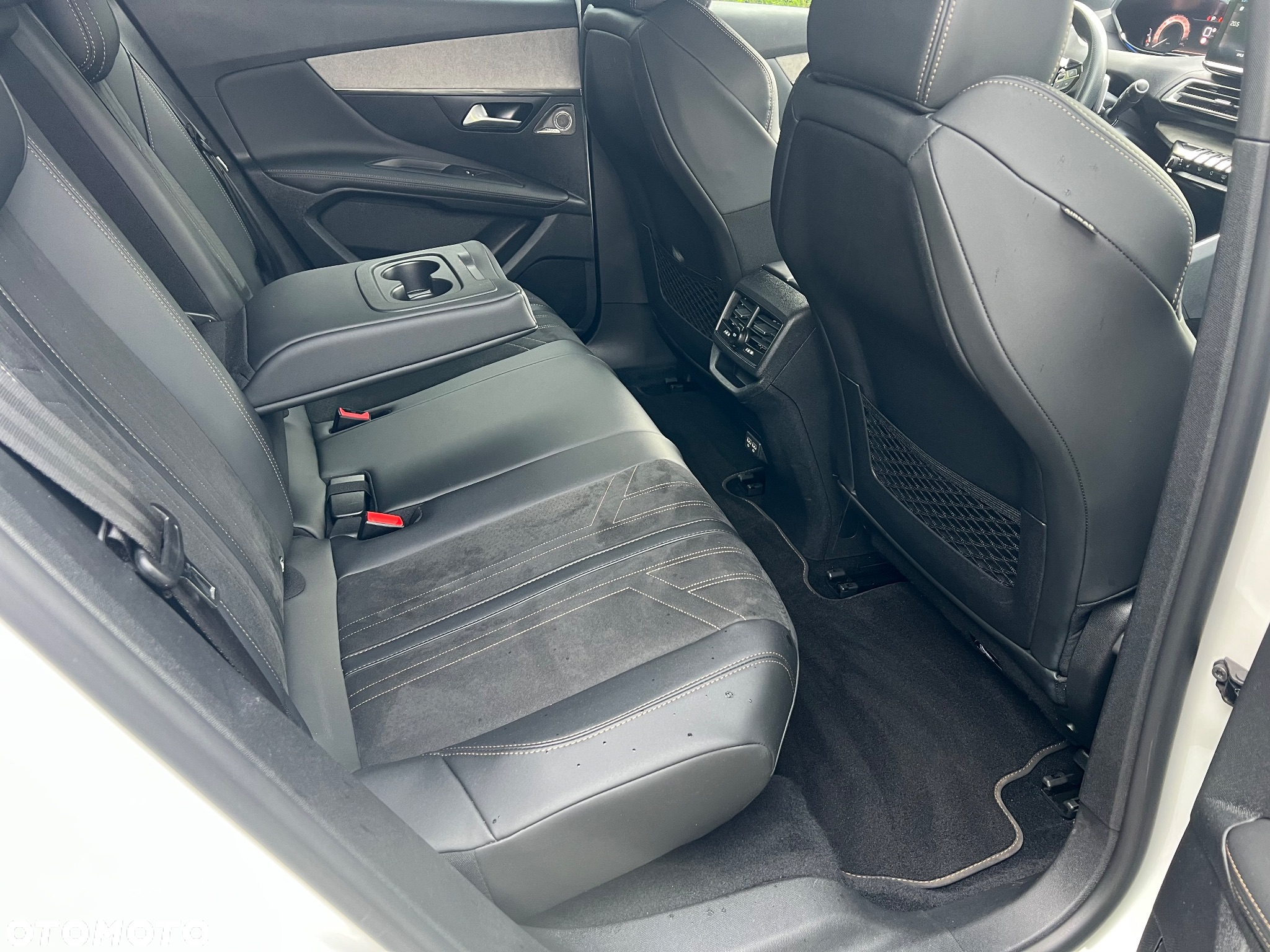 Peugeot 3008 1.5 BlueHDi GT Pack S&S EAT8 - 31