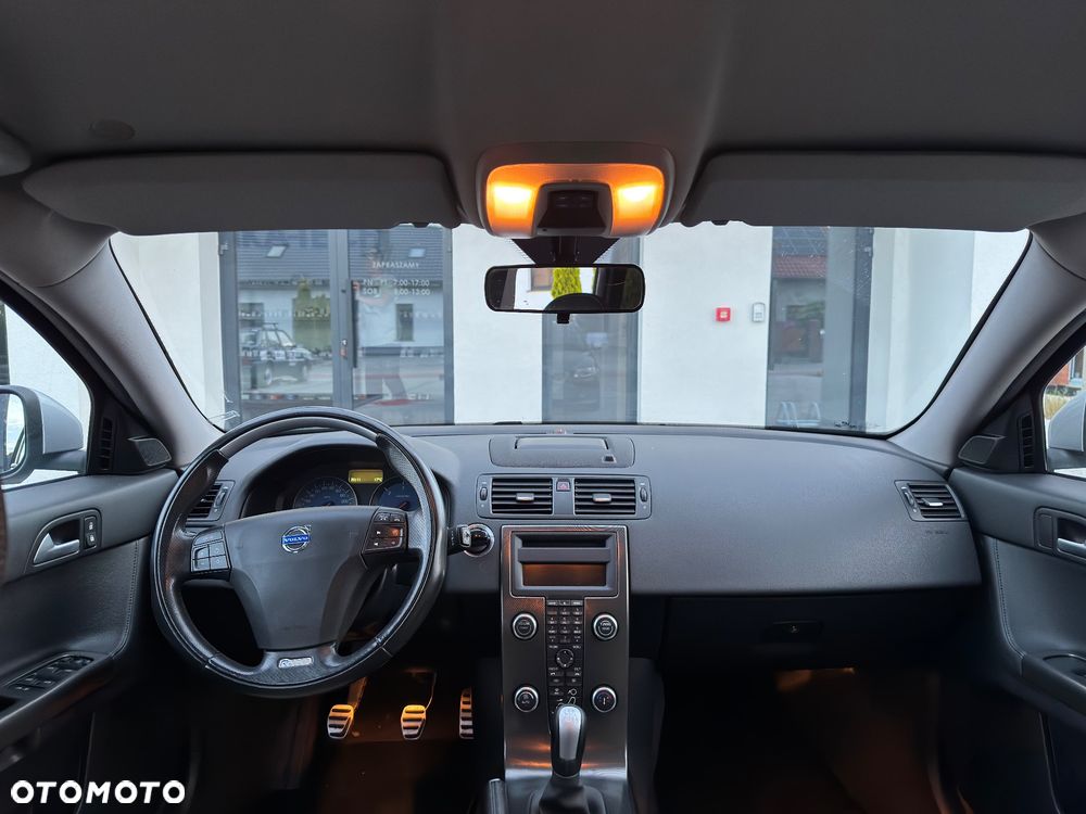 Volvo V50 D3 R-Design - 11