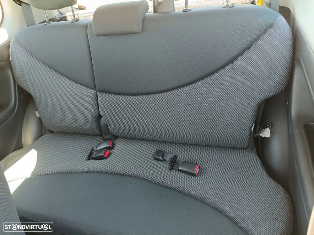 Toyota Yaris 1.0 Terra DA+ABS+CD+AC - 10