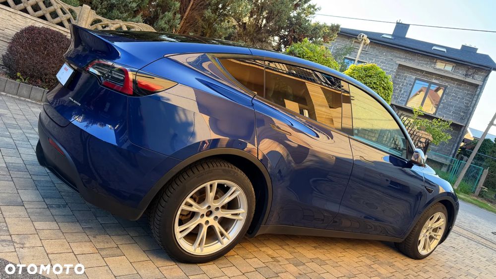Tesla Model Y Long Range AWD - 12