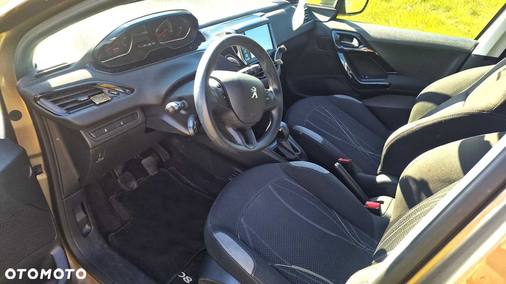 Peugeot 208 - 10