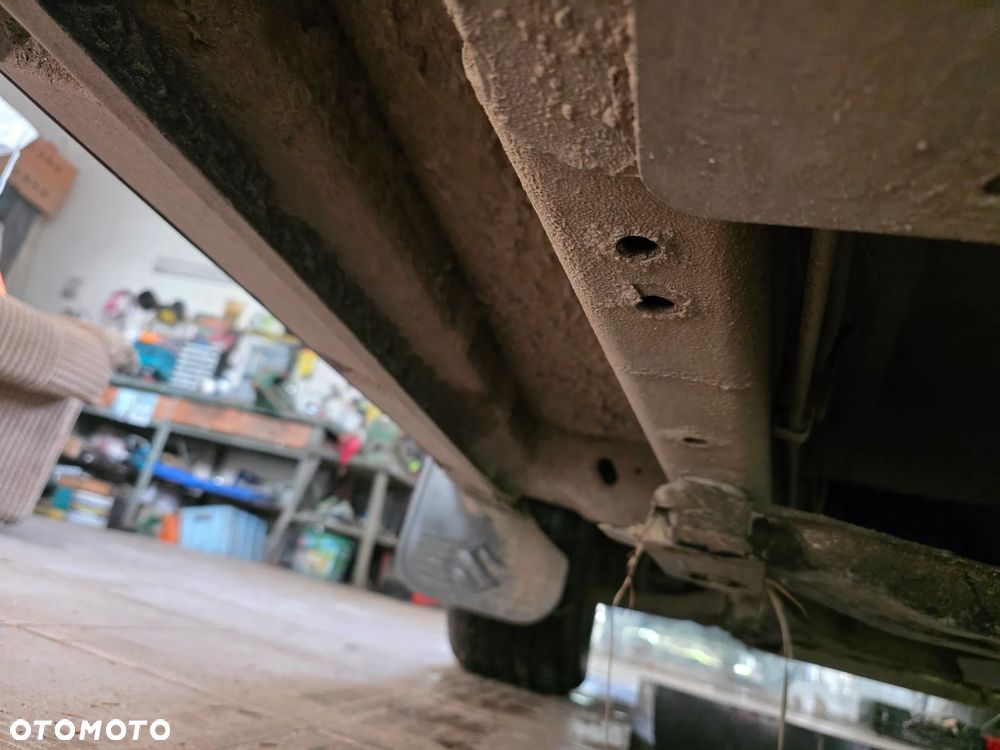 Suzuki Grand Vitara 1.9 DDiS Comfort + DPF Family - 24