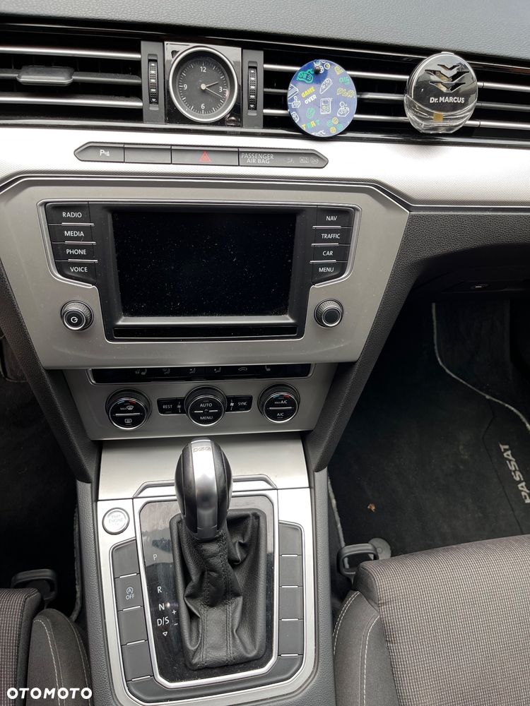 Volkswagen Passat 2.0 TDI SCR DSG Comfortline - 11