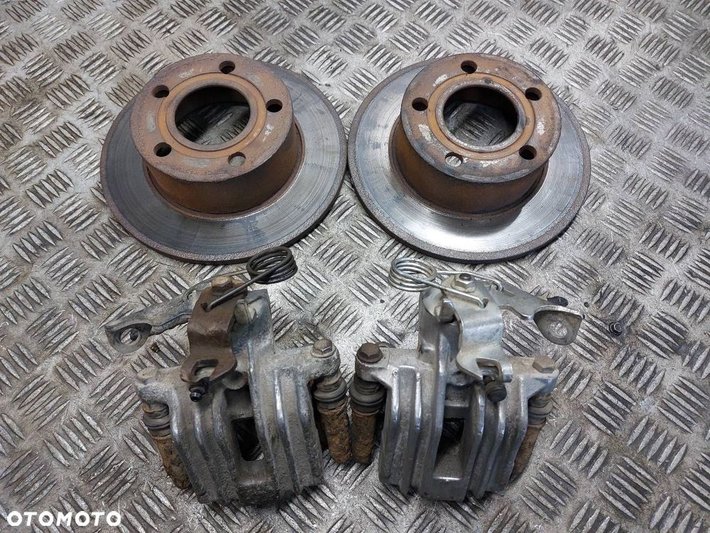 TARCZE HAMULCOWE TYŁ + ZACISKI VOLKSWAGEN PASSAT B5 FL - 1