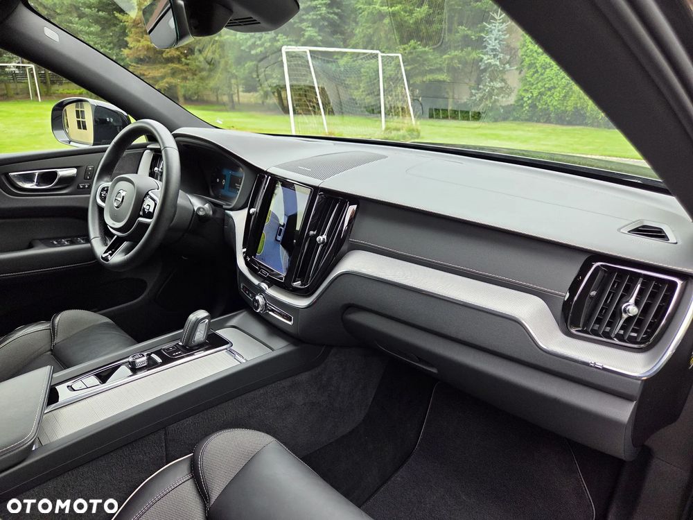 Volvo XC 60 B4 D Ultimate Dark - 32