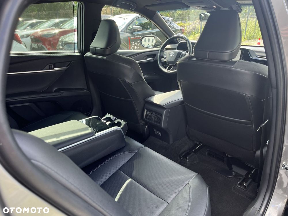 Toyota Camry - 23
