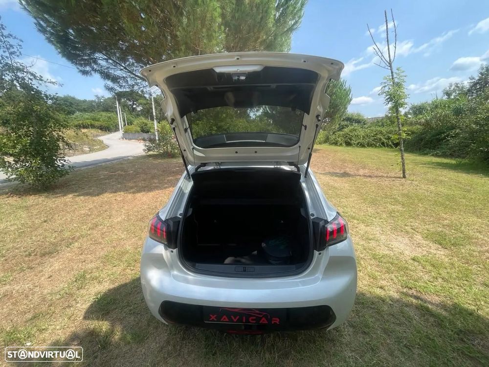Peugeot e-208 50 kWh Allure Pack — fotografia 27
