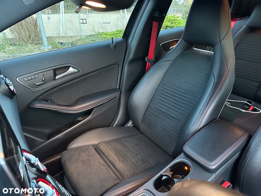 Mercedes-Benz GLA AMG 45 4Matic AMG Speedshift 7G-DCT AMG Night Edition - 40