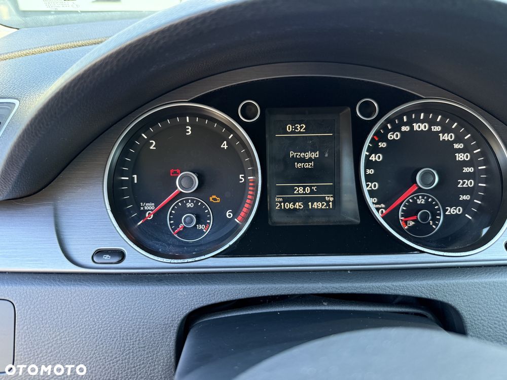 Volkswagen Passat - 1