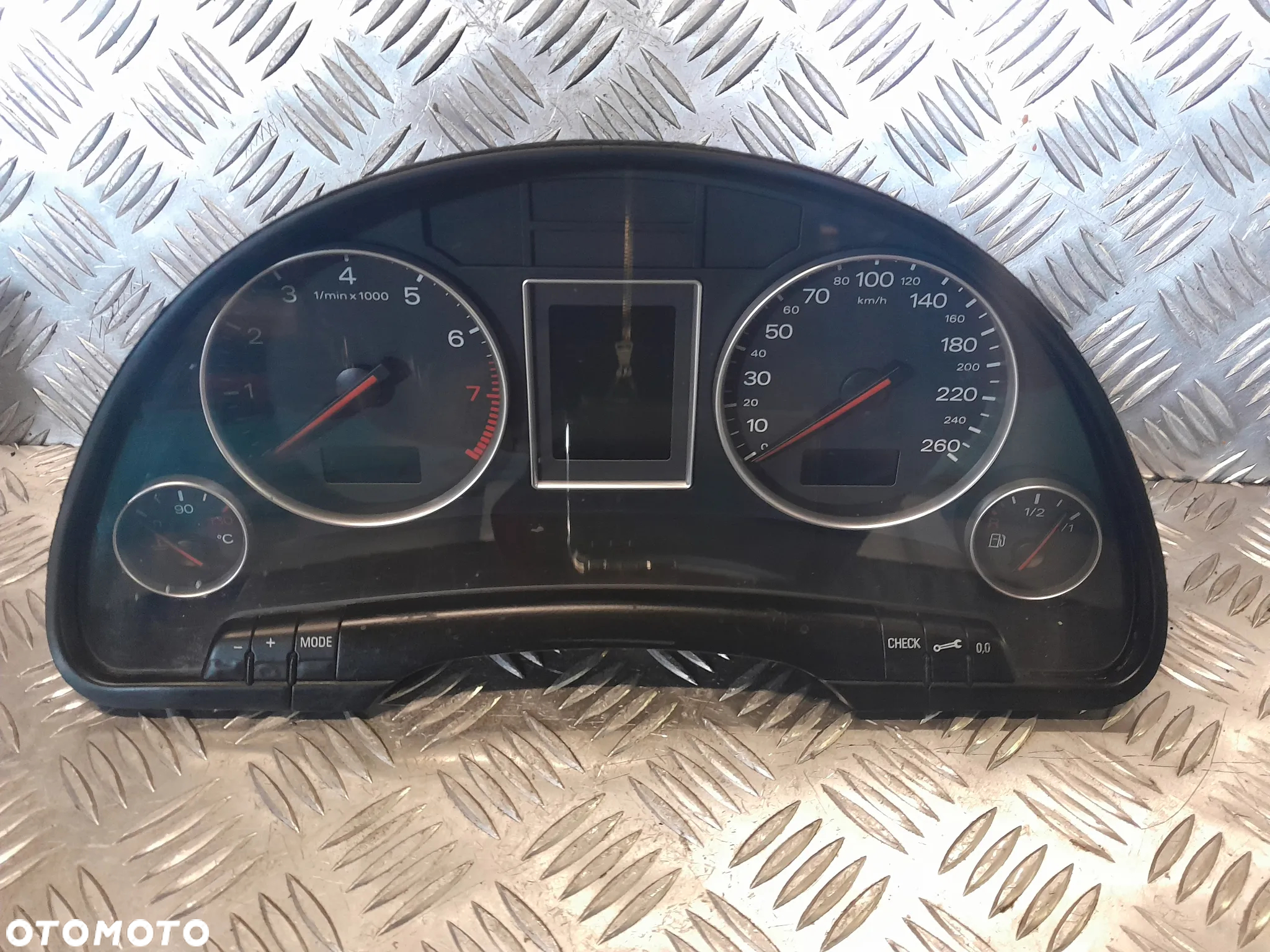 Zegary licznik AUDI A4 B6 2.0 20v 8E0920900F - 2