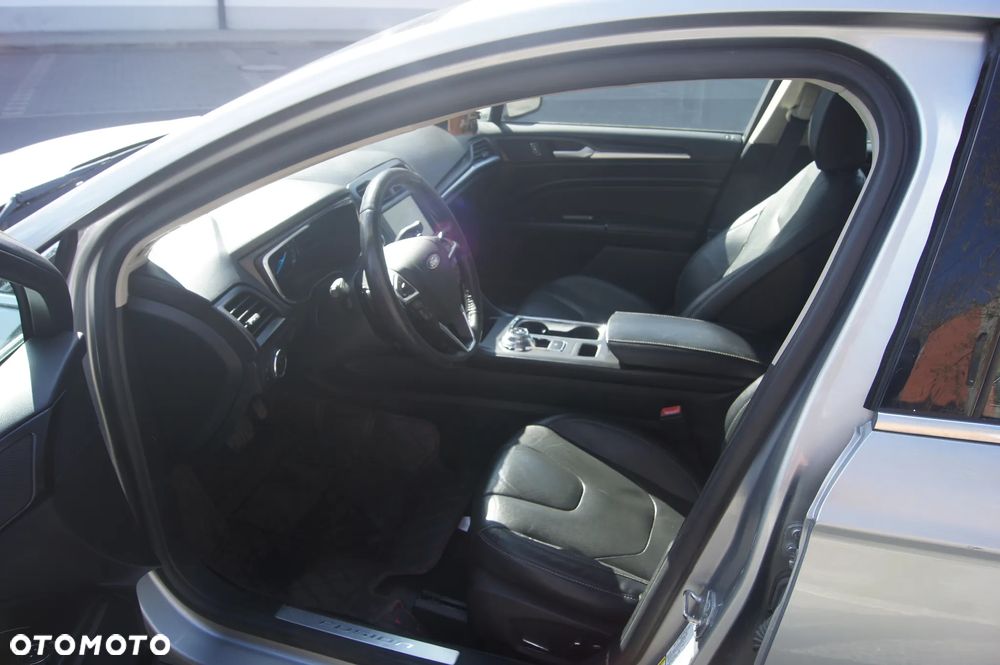Ford Fusion - 12