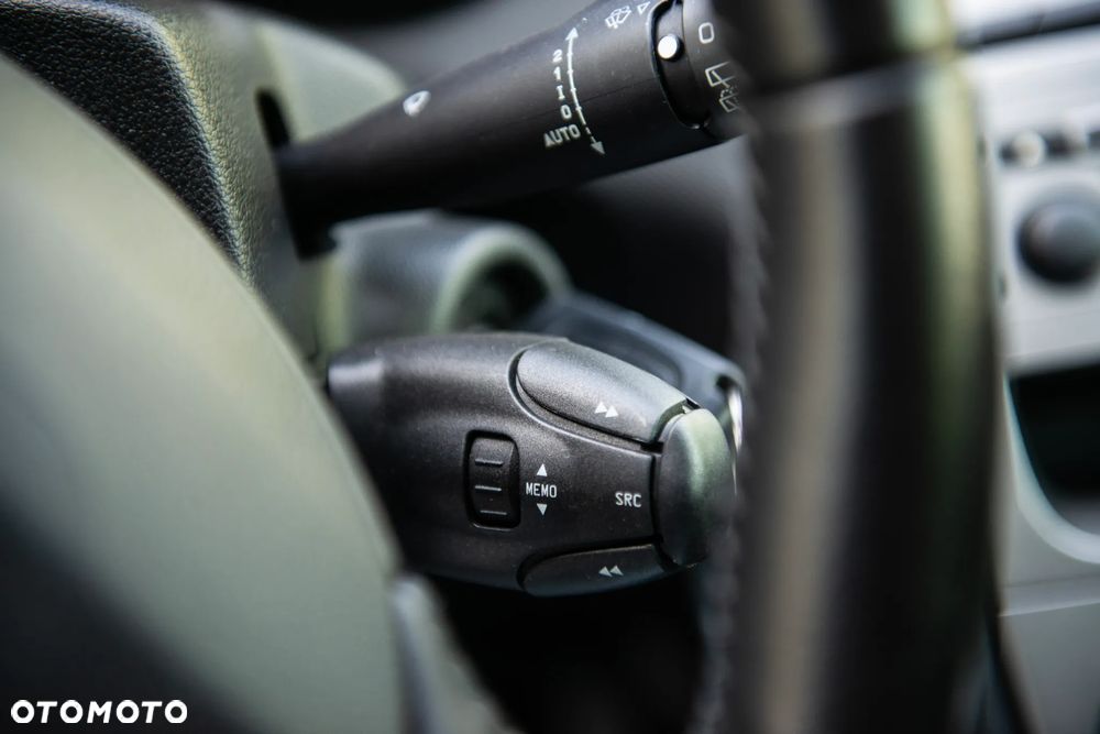 Peugeot 308 HDi FAP 135 Platinum - 32