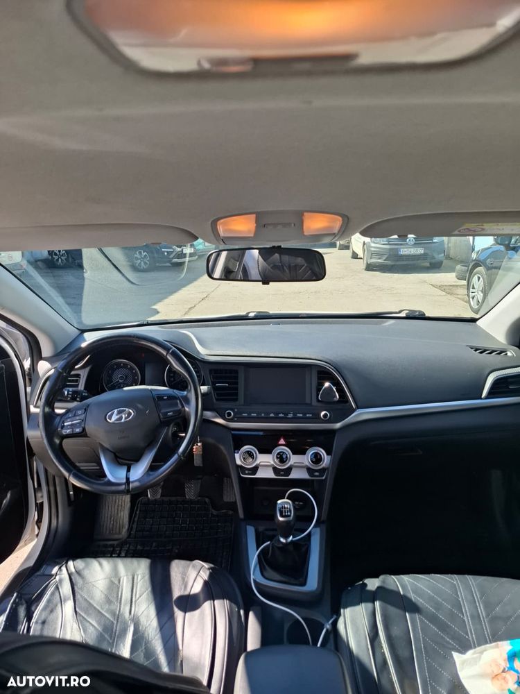 Hyundai Elantra 1.6 MPi Exclusive - 12