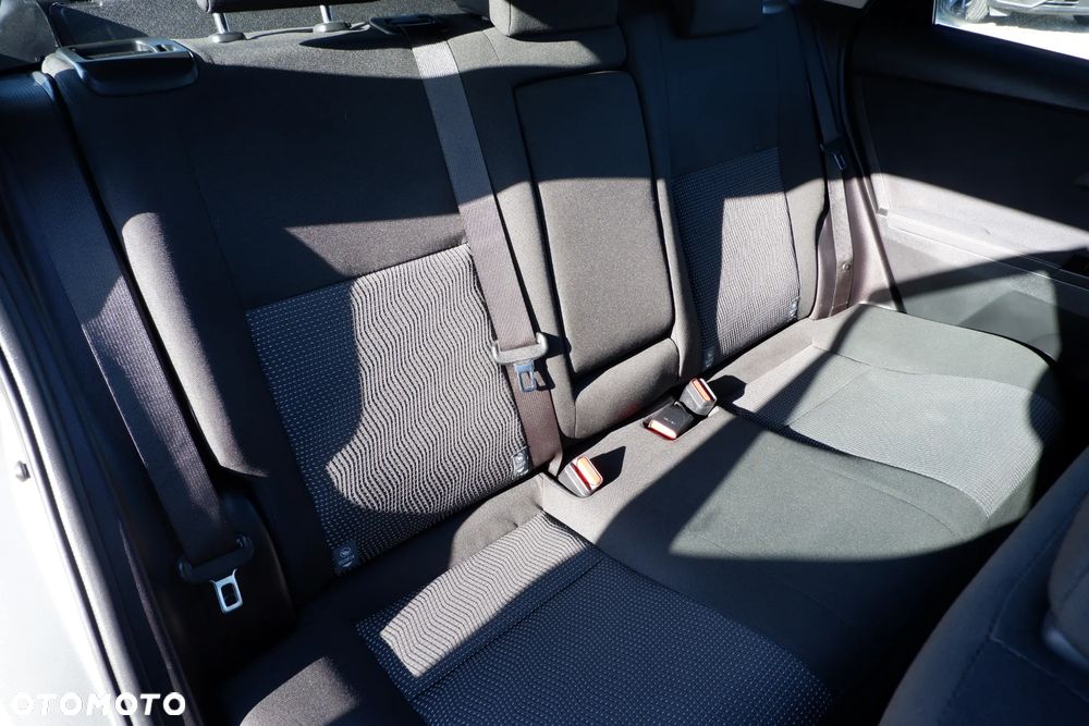 Toyota Auris 1.8 HSD Luna - 12