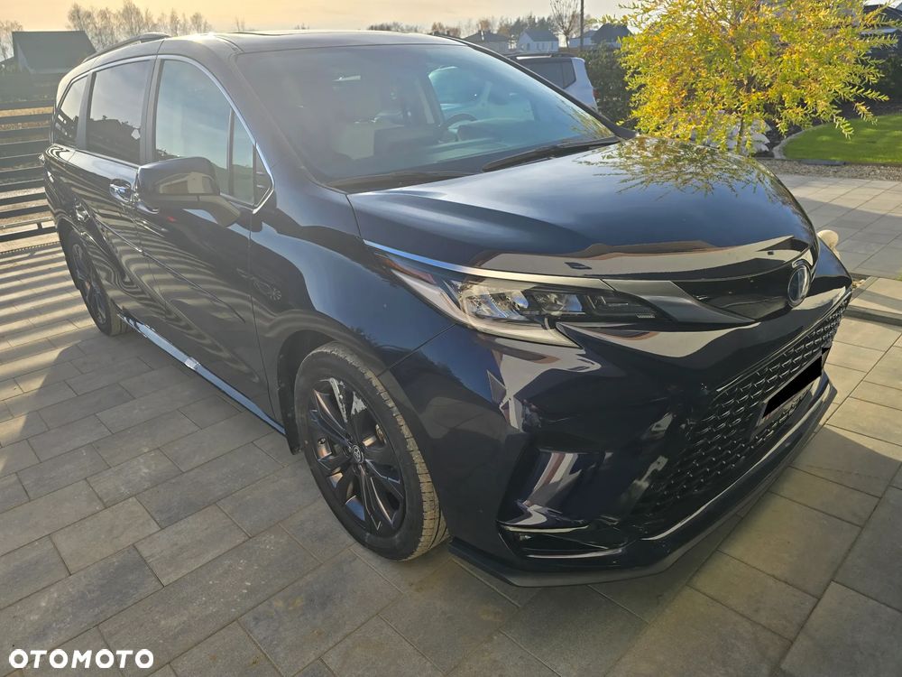 Toyota Sienna - 2