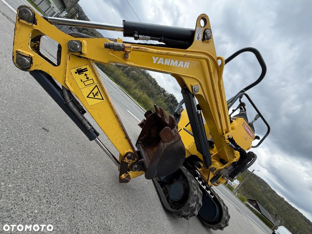 Yanmar SV08-1AS Japońska Minikoparka Gąsienicowa. Koparka 1,1 tony. Maszyna jak Nowa. 2017rok. Pochodzi z Norweskiego Gospodarstwa Ogrodniczego! 2 Rozsuwane Podwozie. Dokumentacja. Dodatkowe sekscje Hydrauliczne na młot lub wiertnice. Ani deka luzów czy wycieków. Szybkozłącze. Skrętne ramię. OKAZJA Zadbana Maszyna! Bardzo oszczędny silnik Yanmar. Mocne pompy Hydrauliczne!! 851mtg. Ani deka luzów czy wycieków, Aktualna Dekra. Po serwisach! - 20