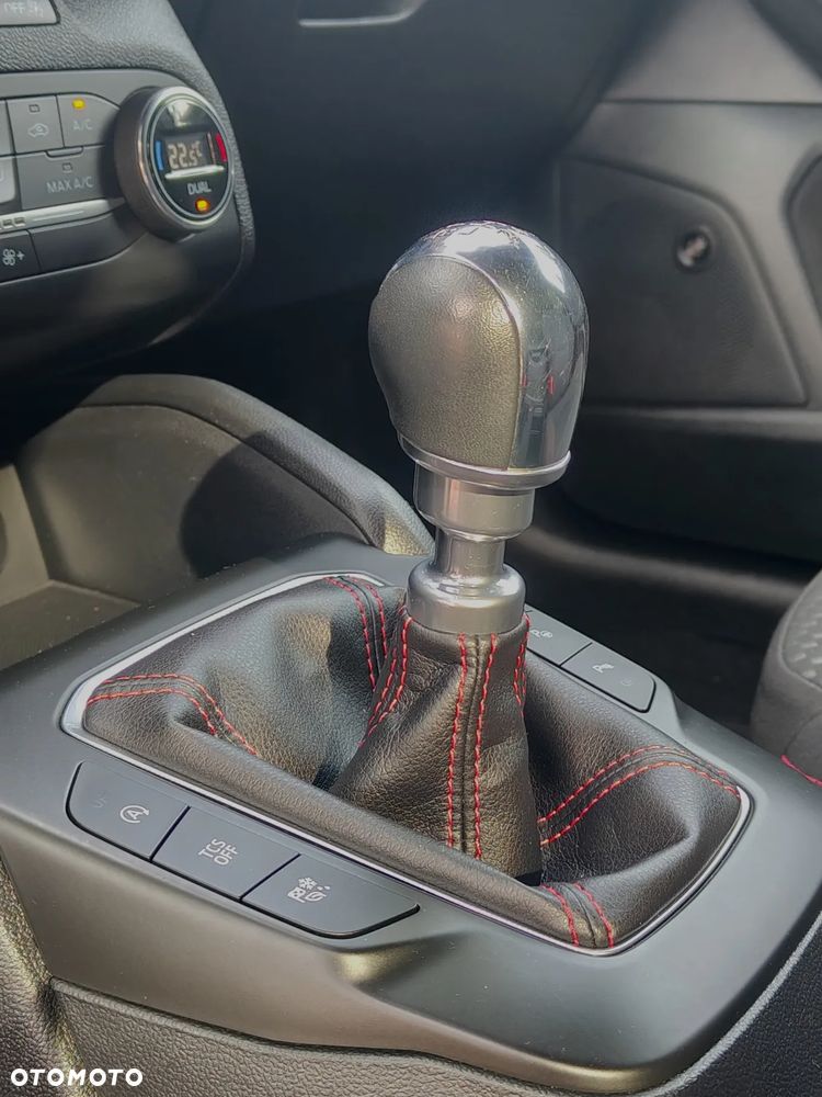 Ford Focus 1.5 EcoBoost Start-Stopp-System ST-LINE - 25