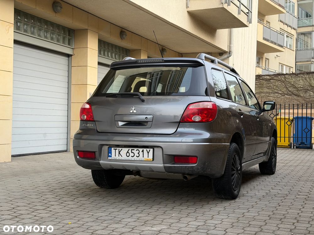 Mitsubishi Outlander 2.0 2WD Invite - 4