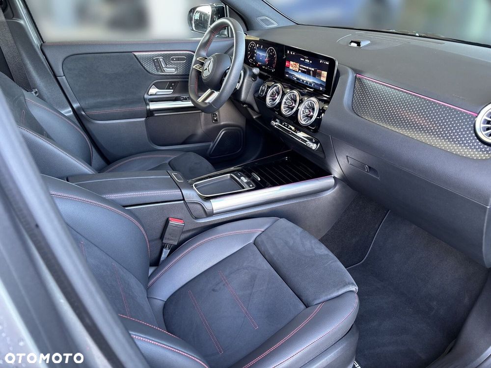 Mercedes-Benz GLA - 13