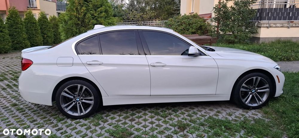BMW Seria 3 330i Sport Line - 14