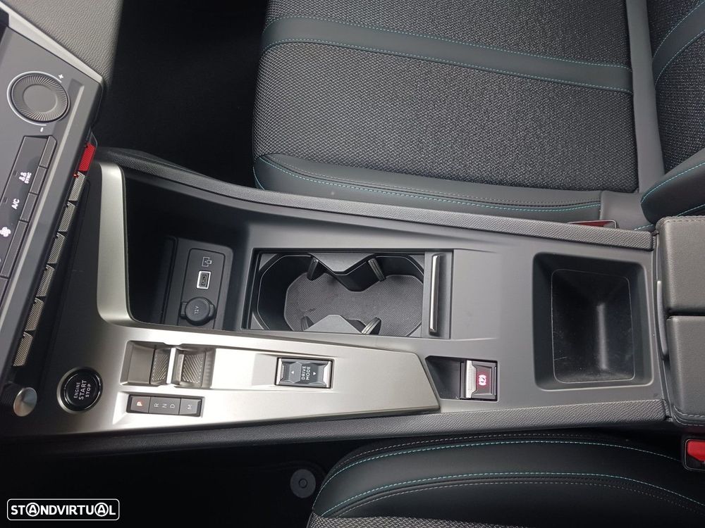 Peugeot 408 1.2 Hybrid Allure e-DCS6 - 19