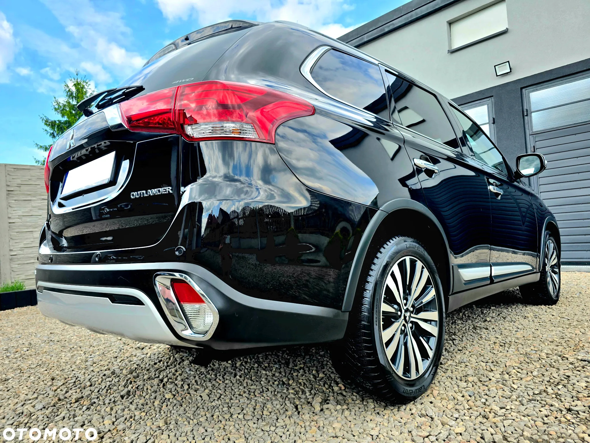 Mitsubishi Outlander 2.0 Instyle + 4WD CVT - 14