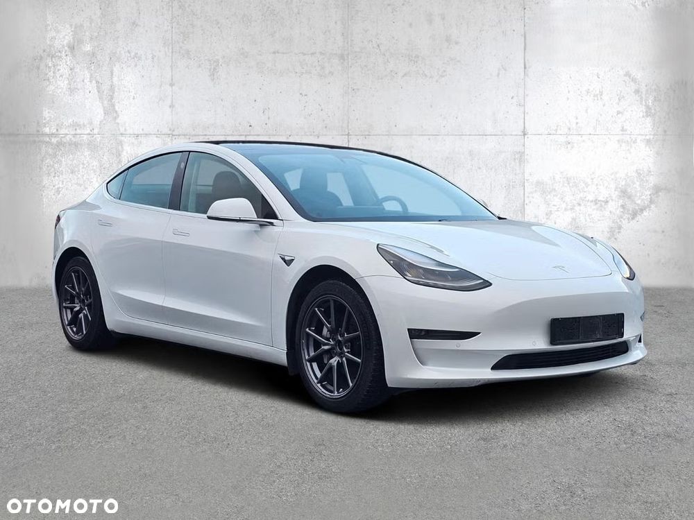 Tesla Model 3 - 1